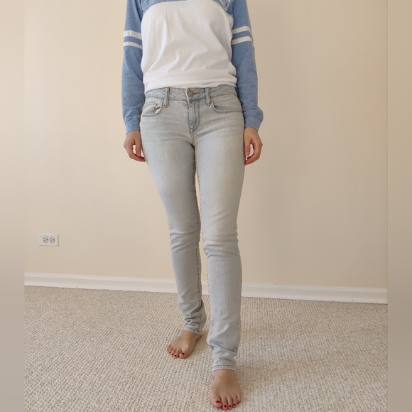 Low Rise American Eagle Skinny Jeans - Picture 11 of 13
